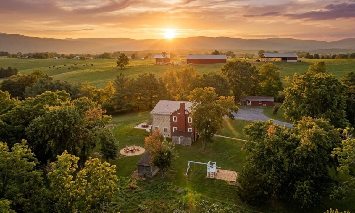 Elkton House | Book Now! Secluded 9 acres~Dogs OK~Game Rm~Hot Tub~Great Views~Outdoor Play