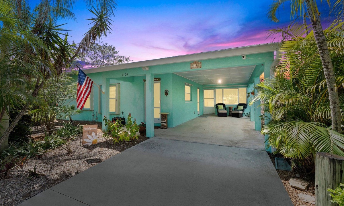 Stuart House | Book today, dinner on us! New listing! Stuart/Port Salerno cute cottage!