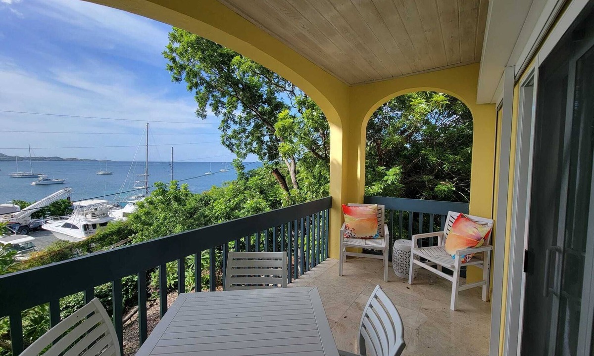 Estate Altona Condo | Book Your summer dates Now no passport required!