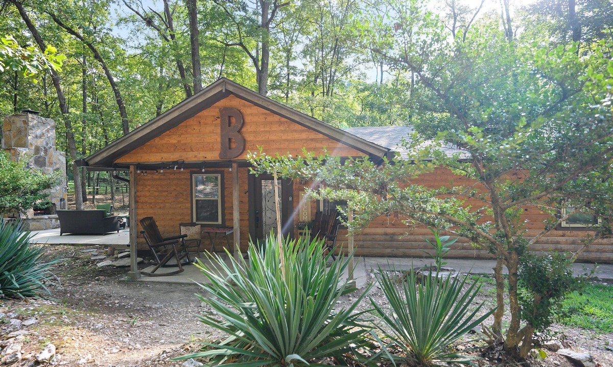 Broken Bow Cabin | Boomer Bed & Bass; 2 bedroom, 2 bathroom family cabin.