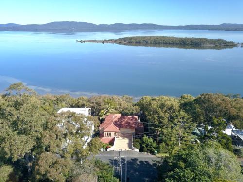 Green Point House | Booti Booti Chateau Lakeside