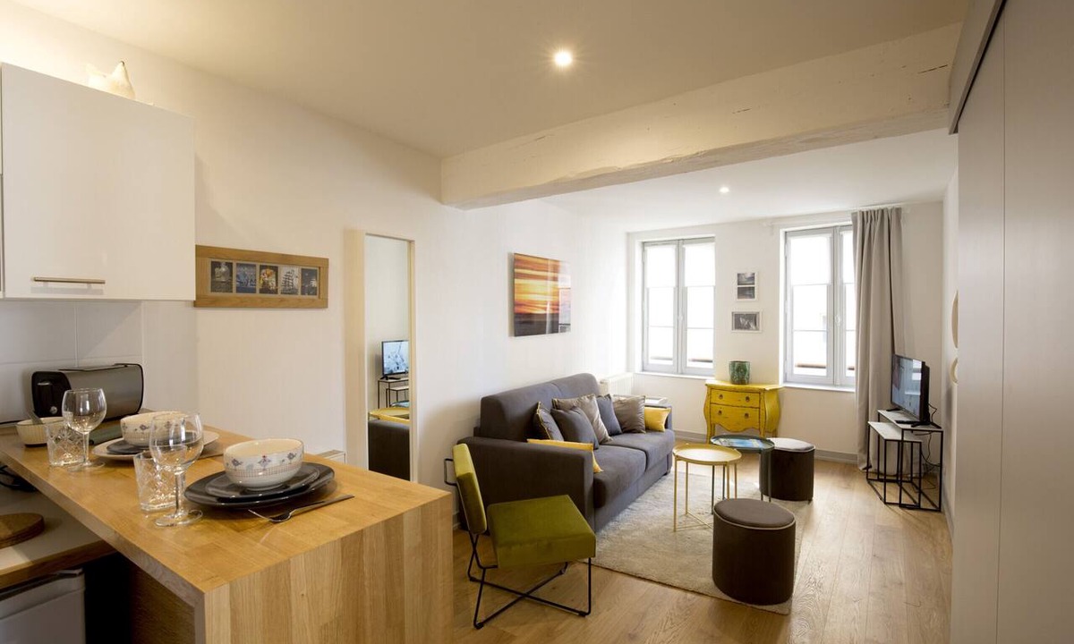 Saint-Michel Apartment | Bordeaux Historic Center comfortable 2 room apartment