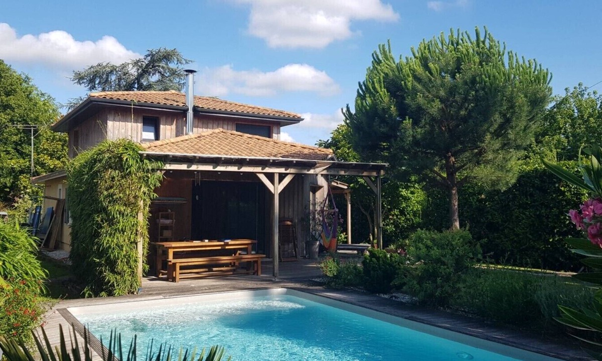 Leognan House | BORDEAUX LEOGNAN VINEYARD - 300m from a lake and a forest park.