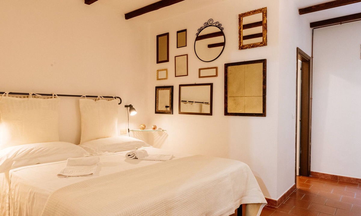 Oliveto Apartment | Borgo 2px apartment: bedroom, kitchen and bathroom.
