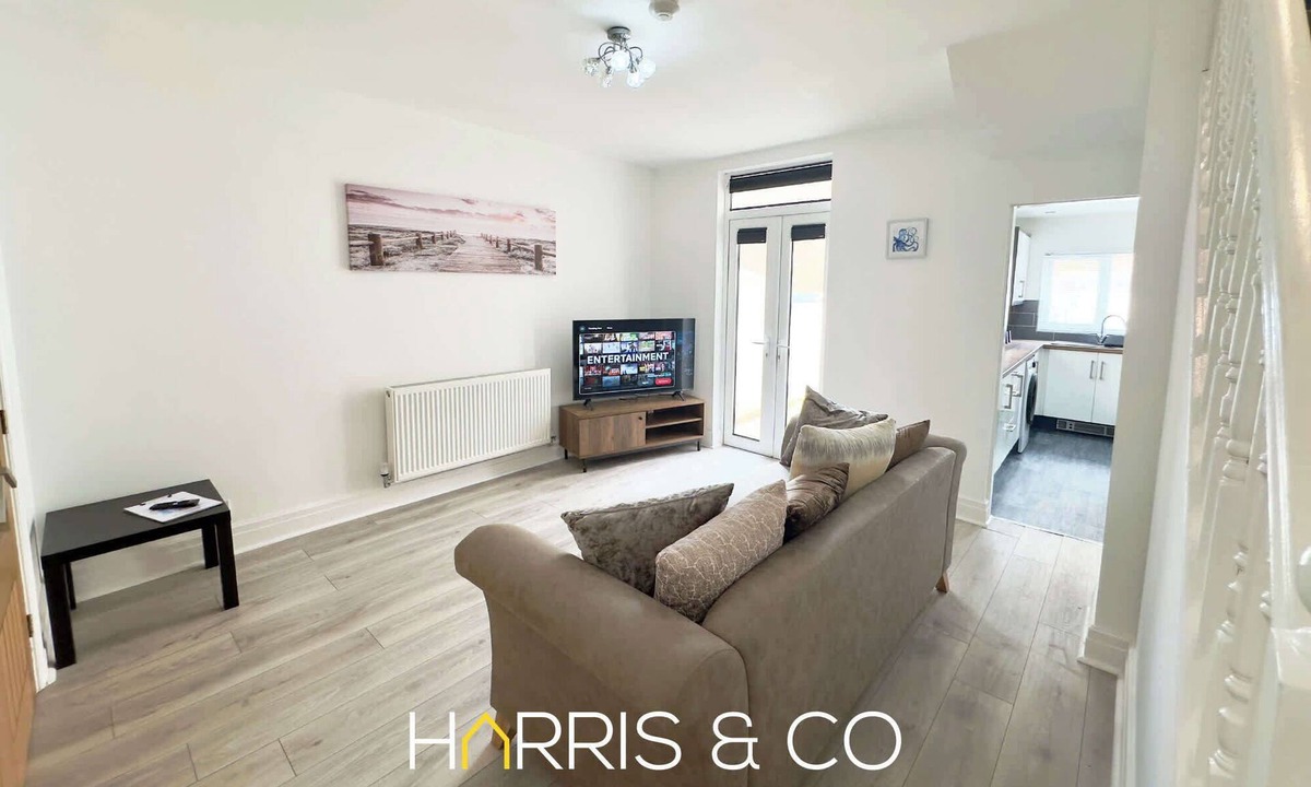 Fleetwood House | Bosun's Bay Summary: