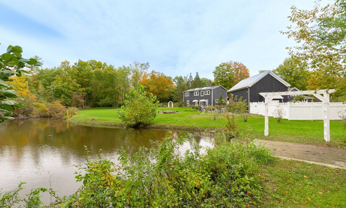 Saugerties House | Botanical Hideaway: Gorgeous Home w/Hot Tub & Sauna