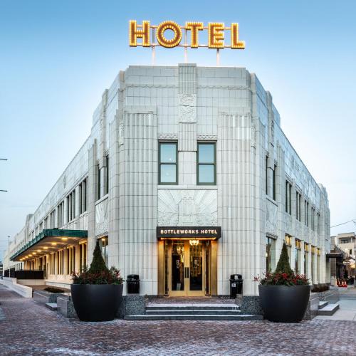 Downtown Indianapolis Hotel | Bottleworks Hotel