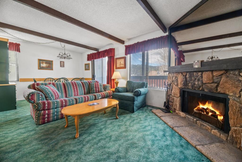 Boulder Bay Apartment | Boulder Bay Chalet Condo-Mountain charm condo with lake view and WIFI, condo