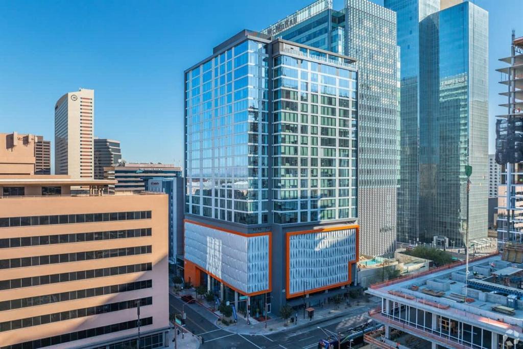 Downtown Phoenix Apartment | Boulevard Stays Highrise STU Sky Pool Parking Gym 26