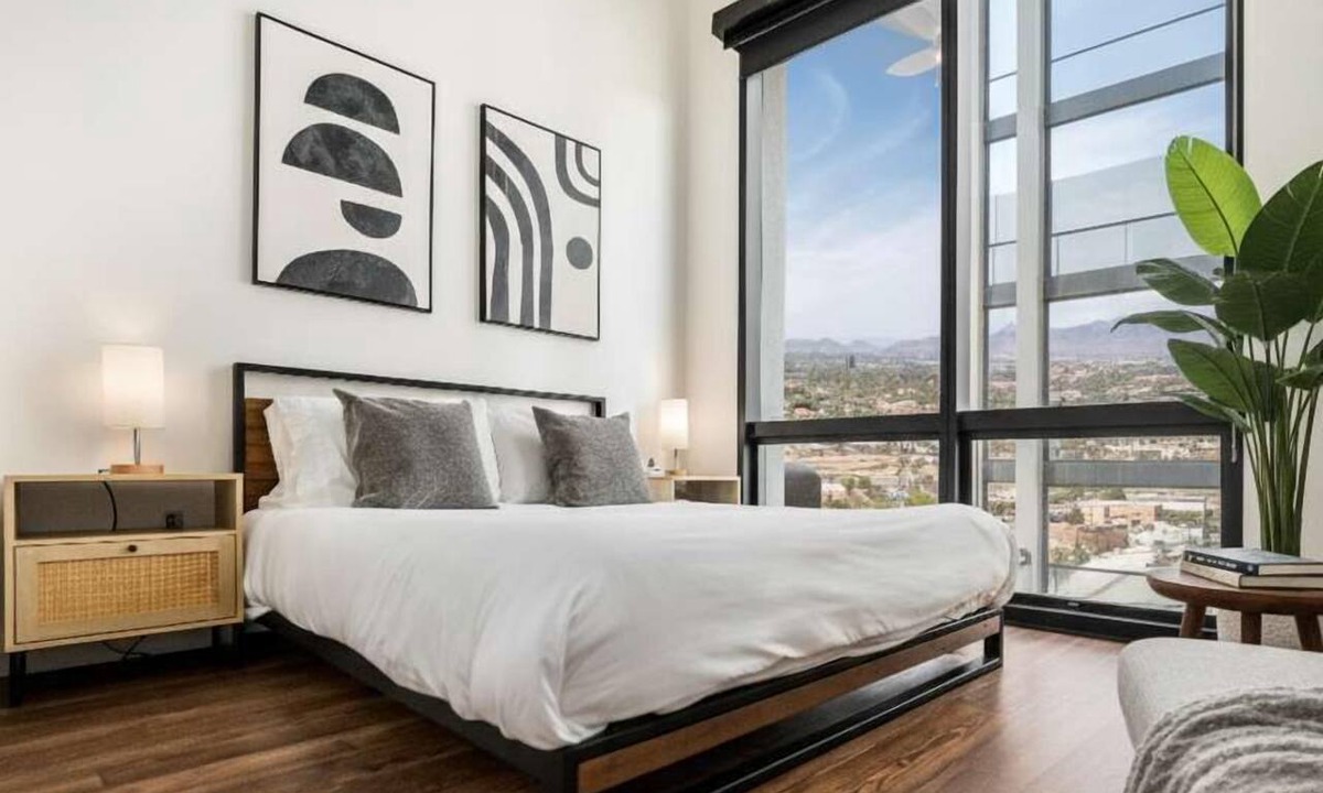 Evans Churchill Apartment | Boulevard Stays Modern Highrise STU Sky Pool, Gym 10