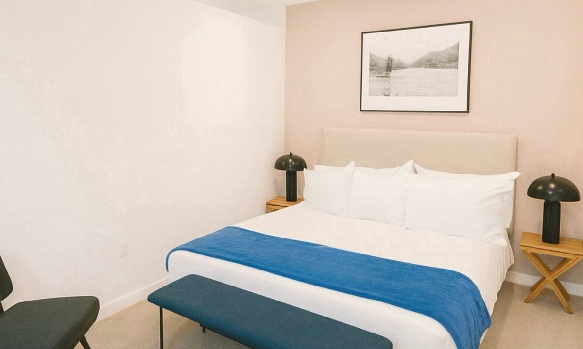 Evans Churchill Apartment | Boulevard Stays Modern Roosevelt 1BR Suite Pool & Gym Access