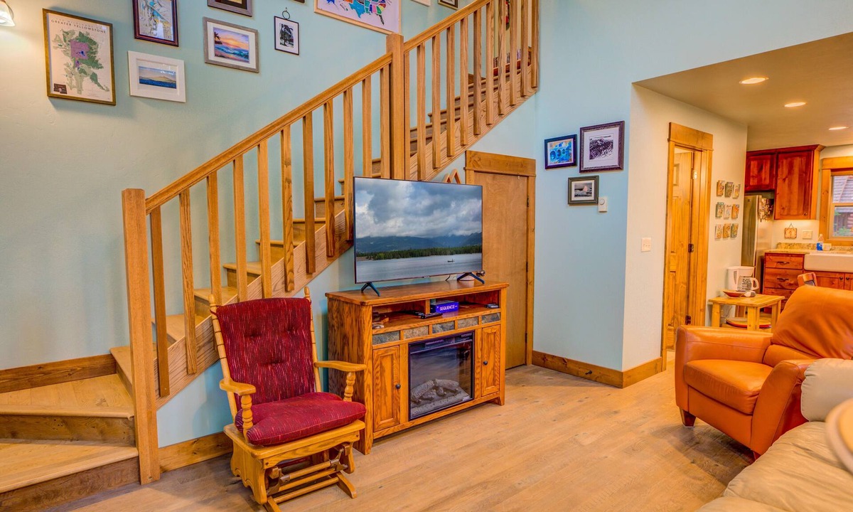 West Yellowstone House | Boundary Basecamp Unit B | Walk to Yellowstone