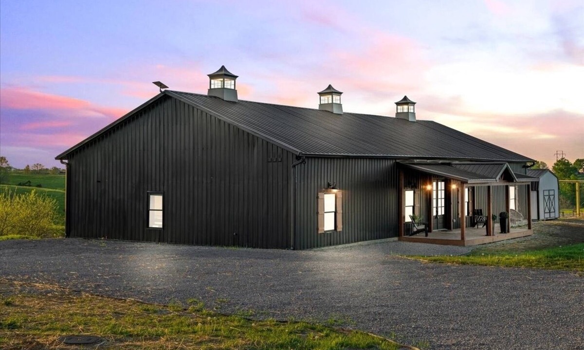 Lancaster House | Bourbon Barndominium Bonanza! Golf Simulator+Theater+Hot Tub+Sports Bar+Arcade