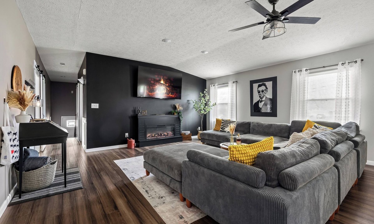 Nazareth House | Bourbon Blue - Bourbon Trail Getaway - 8 minutes from Downtown Bardstown!