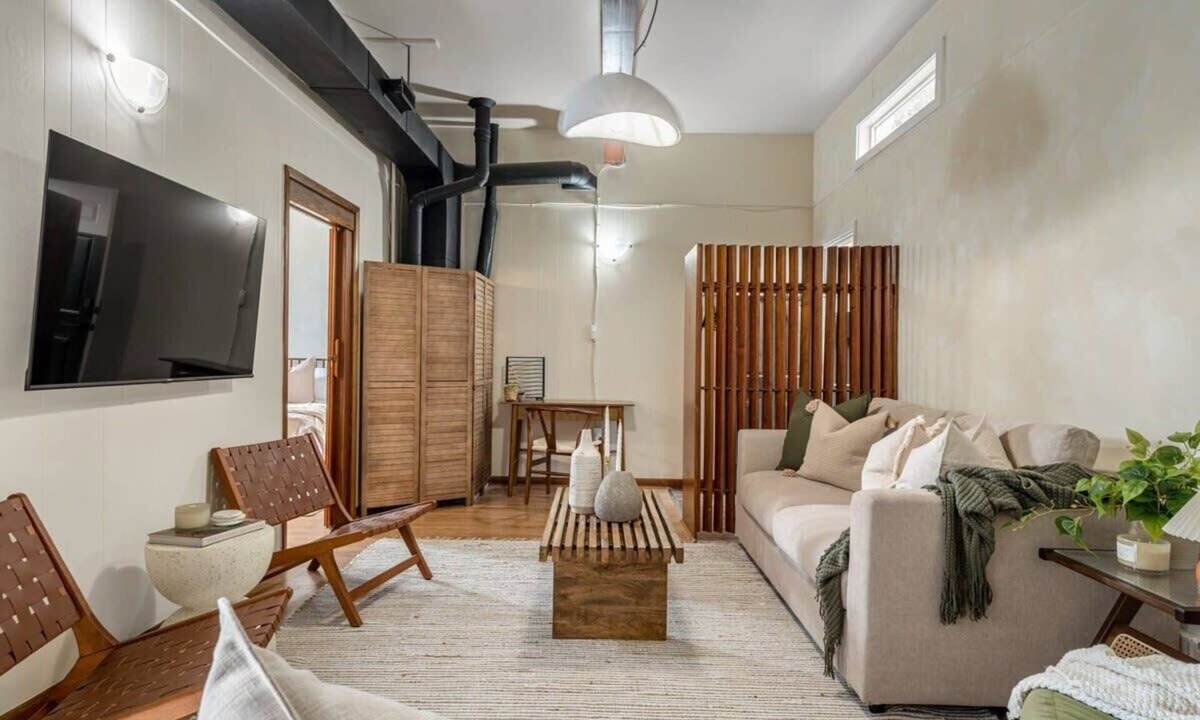 Drumheller Apartment | Bourbon Retro Getaway Sleeps 4 & Full Kitchen!