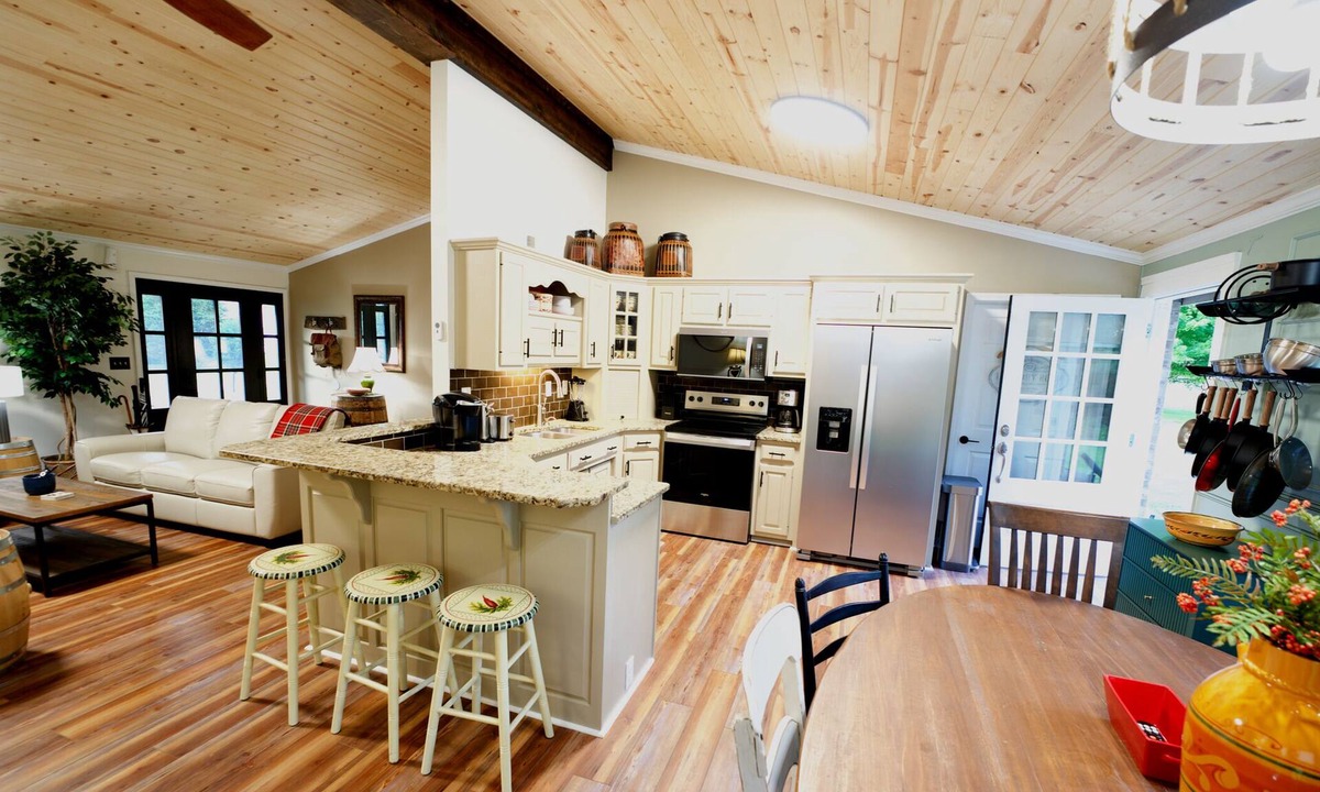 Buechel House | Bourbon Trail Lodge, Kentucky Derby, close to Louisville, Bardstown!