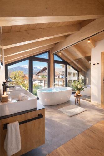 Garmisch-Partenkirchen Apartment | Boutique ChaletS Alpi - Private Sauna & Garden