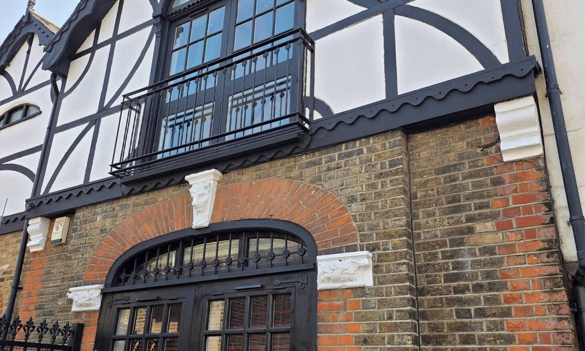 Valentines House | Boutique Dairy Conversion Near Ilford Station