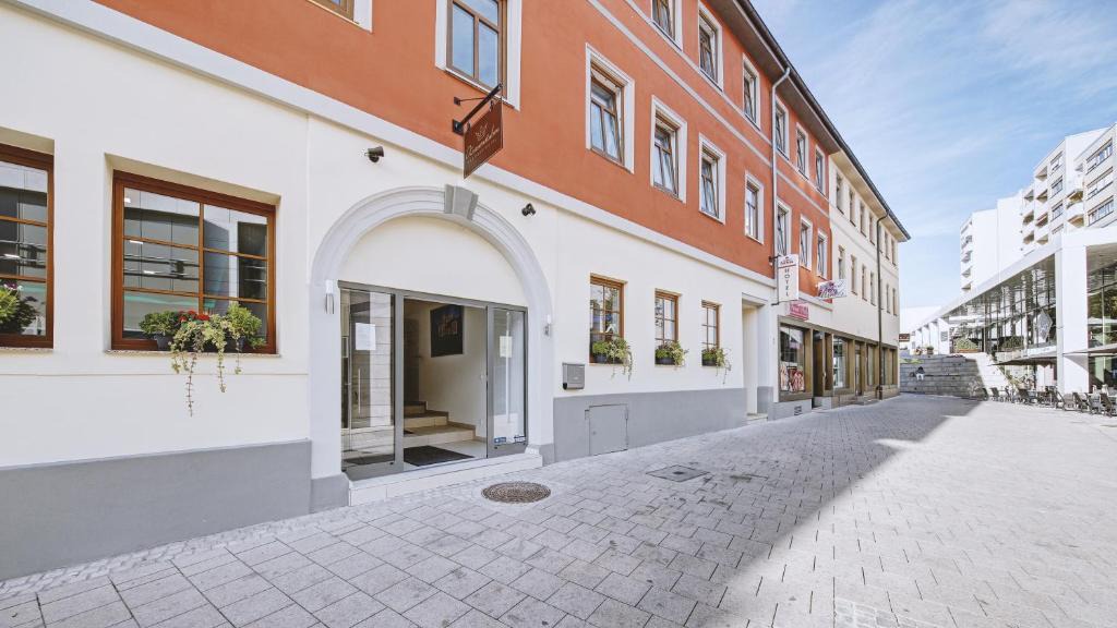 Ludwigsburg Hotel | Boutique-Hotel Kronenstuben - unschlagbare Zentrumsnähe direkt am Marstall & Marktplatz - Schloss in 3 Min - Frühstück - Langzeitmiete
