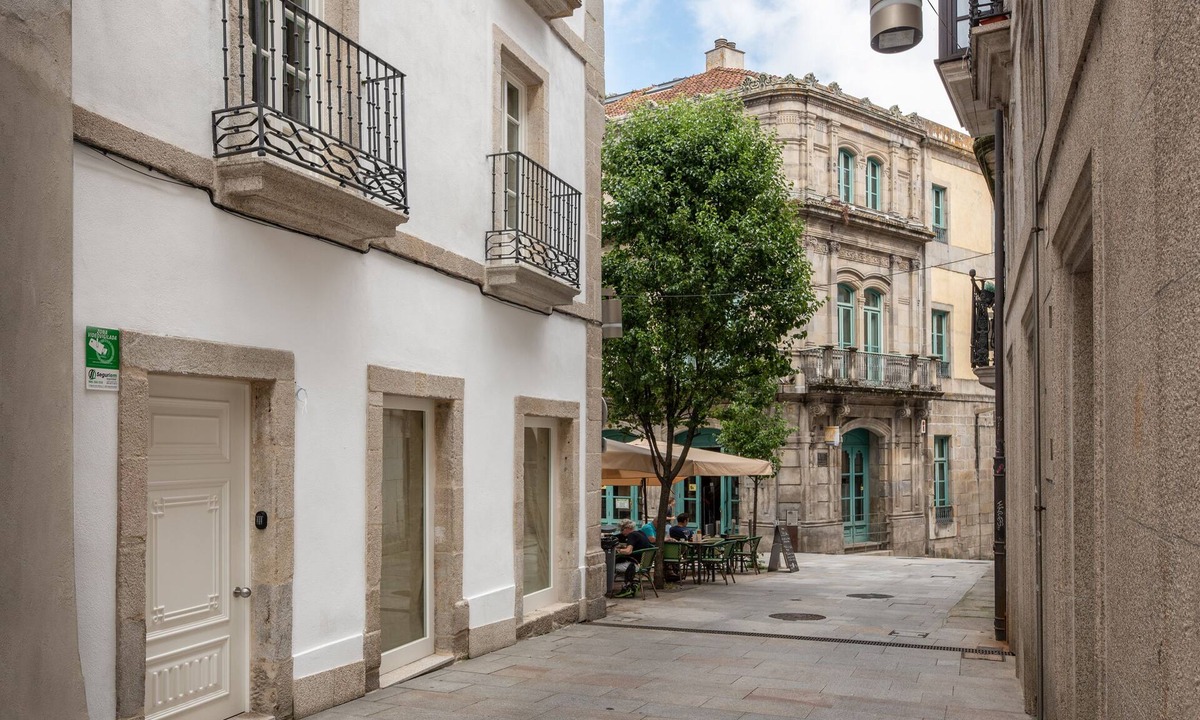 Casco Vello Apartment | Bow Monumental by Como en Casa