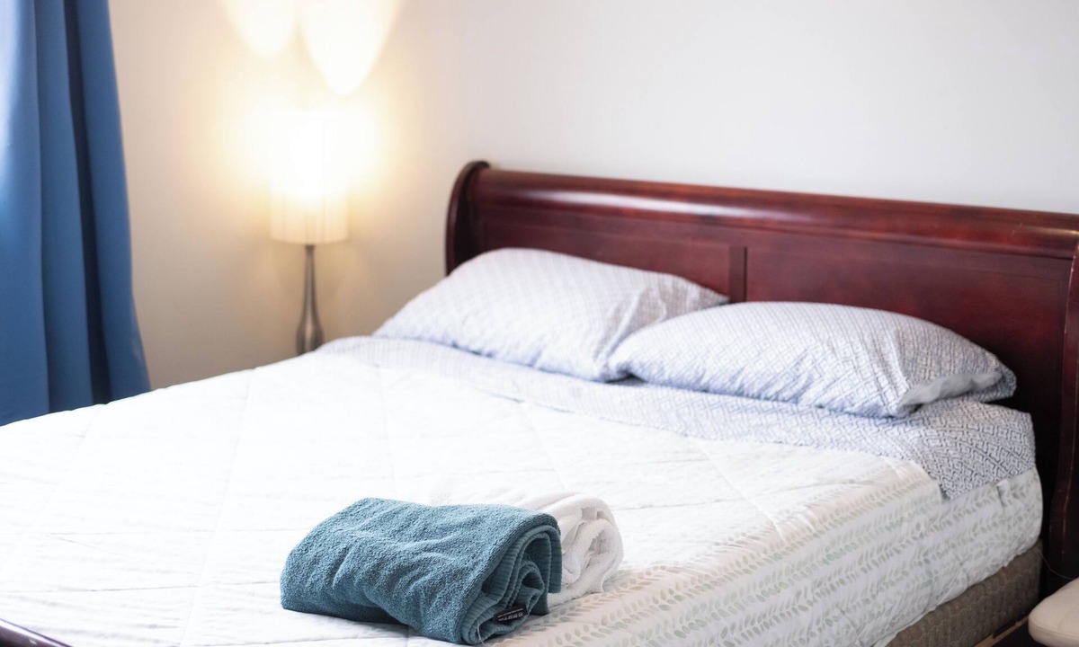 Sunnyside House | Bow River Retreat:Single Room w/Shared Amenities