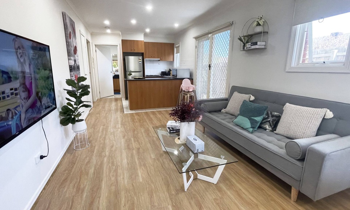 Box Hill House | Box Hill Compact Home Small family WiFi