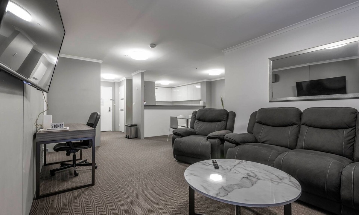 Braddon Apartment | Braddon Bliss: Sleek Apartment Near Attractions