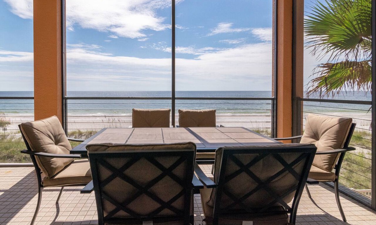 Bradenton Beach Condo | Bradenton Beach Club unit D | 3/2 Beach Front Condo