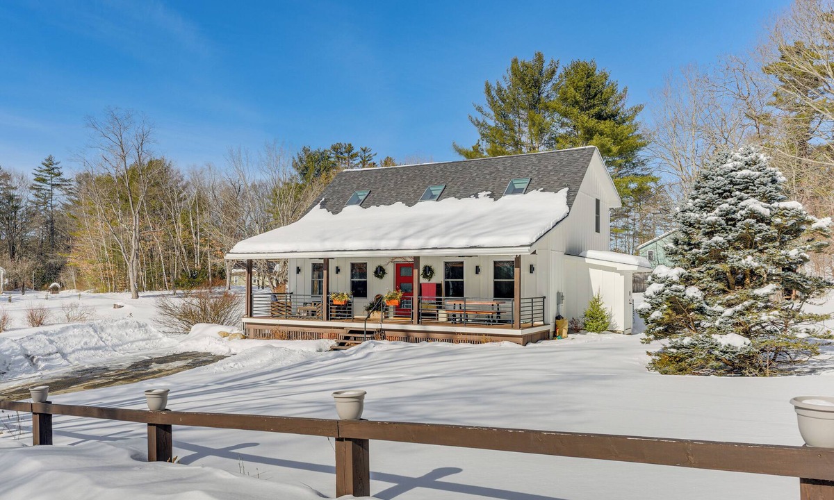 Bradford Cabin | Bradford Group Getaway! Cabin w/Deck & Fire Pit