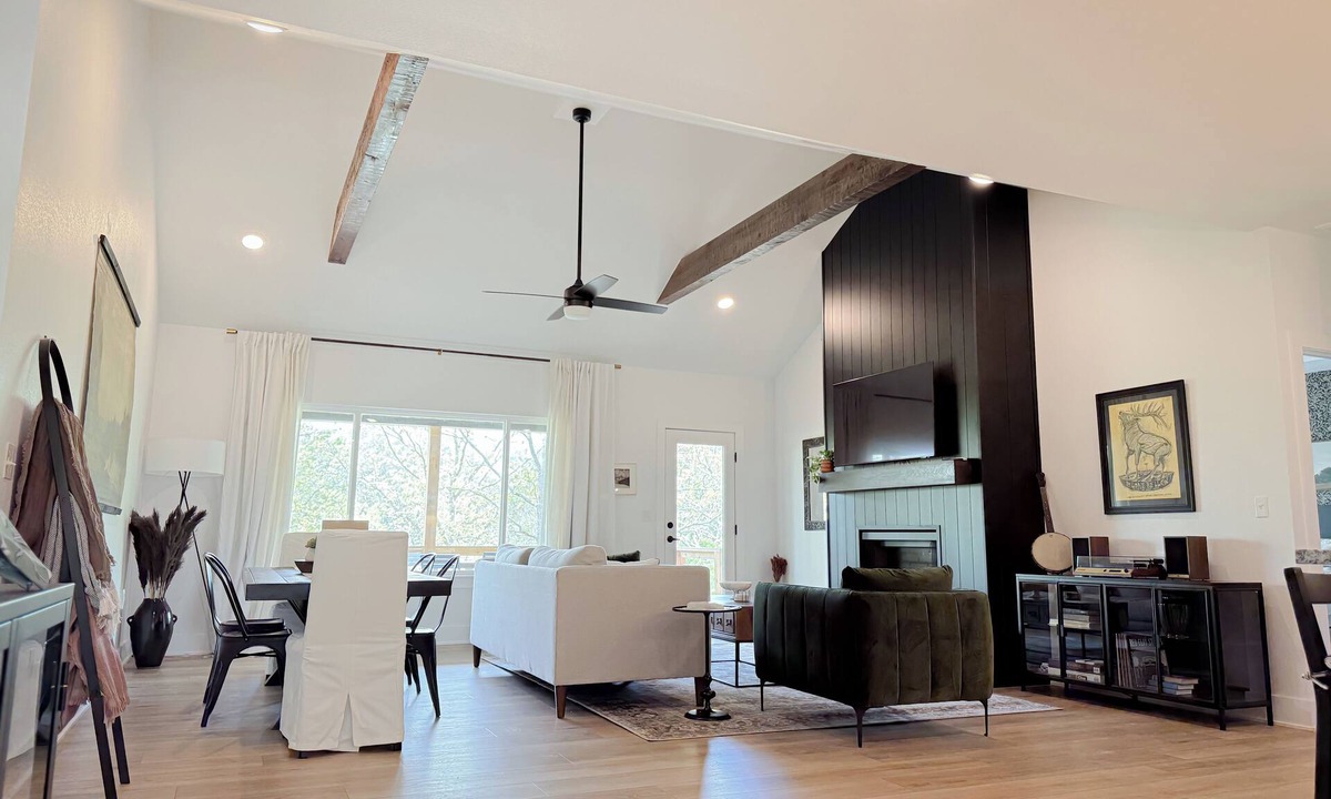 Bella Vista House | Bradford House: Hot tub, Bike-in, Bike-out, Dog Friendly, Fire-pit