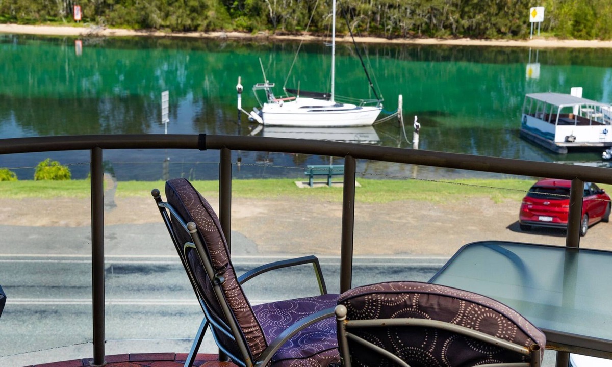 Forster Apartment | Braemar 6 - Lakefront!