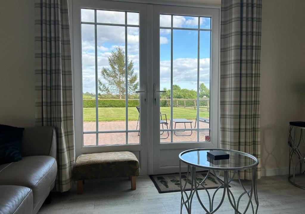 Skegness House | Bramble Cottage Private Fishing Lake Dogs Welcome