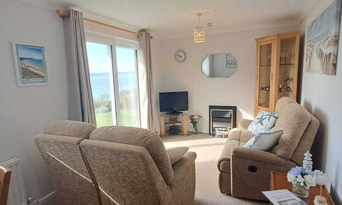 Freshwater Ski Chalet | Brambles Farm Bungalow