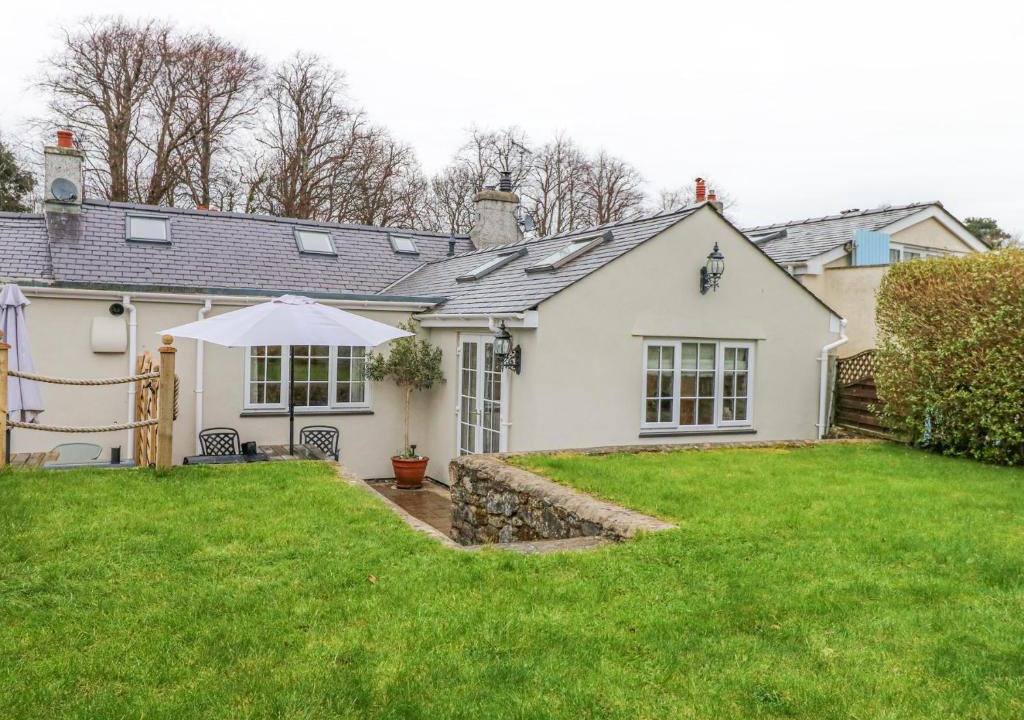 Beaumaris House | Bramley Cottage