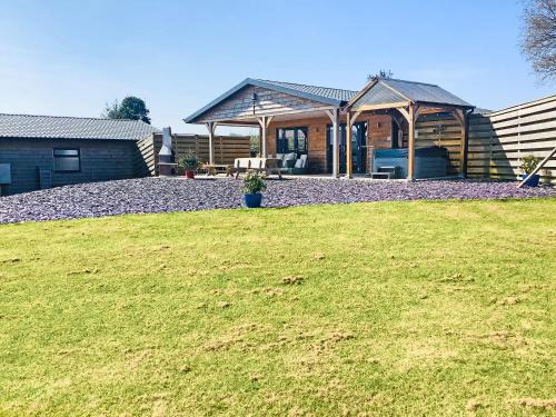 Kington House | Bramley Lodge - Uk38384
