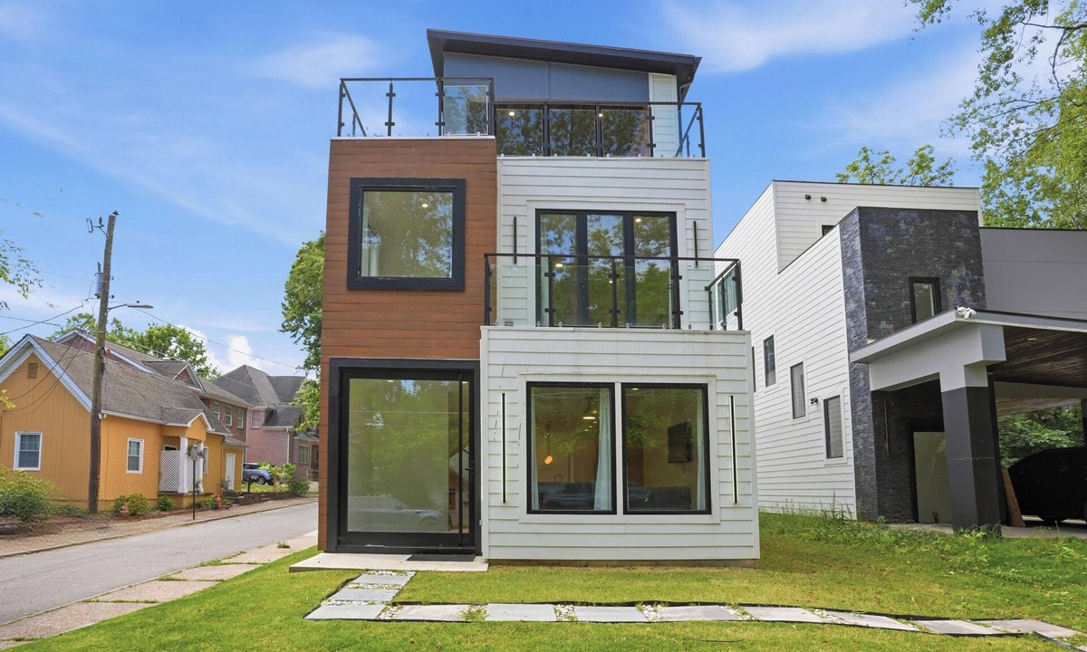 Home Park House | Brand New 3-Story Luxury Home Rooftop Deck Atlanta