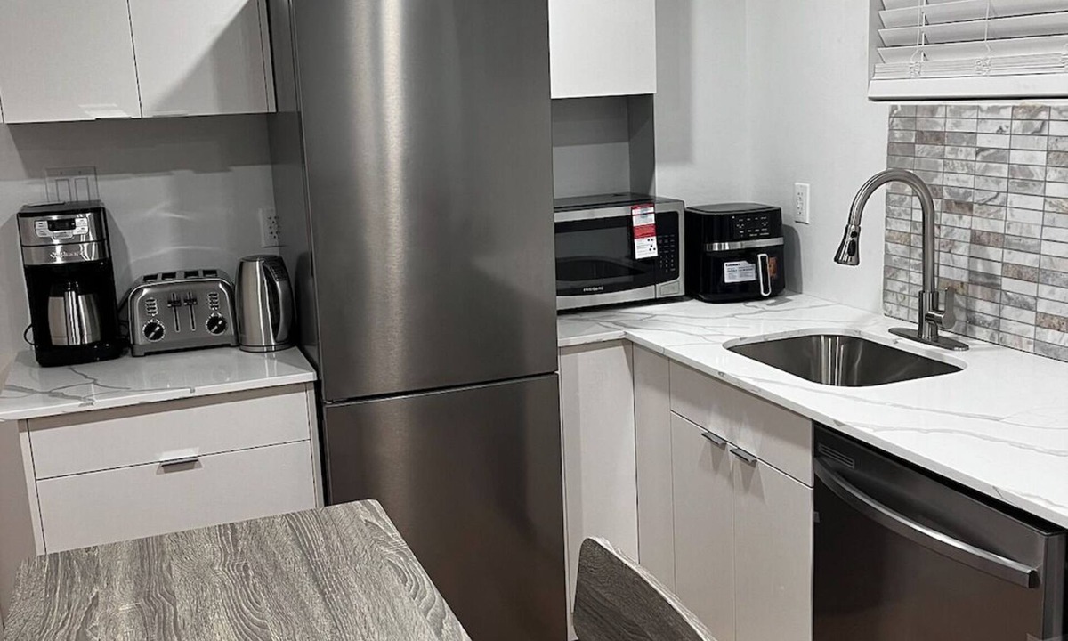 Centennial Park Apartment | Brand New Comfortable and Cozy Apartment Near the Airport