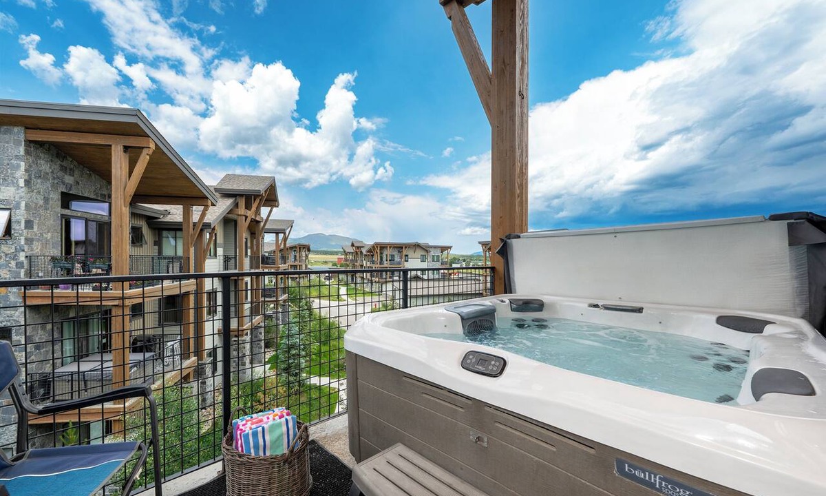 Fraser Condo | Brand New Condo Near Winter Park - Free Shuttle To Ski Resort- Private Hot Tub