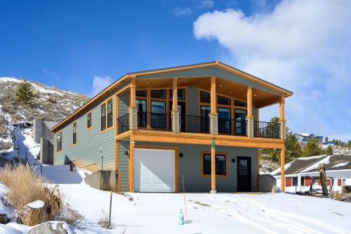 Tabernash House | Brand New Cozy Mountain Retreat Cabin with Panoramic Views Near Winter Park, Tabernash Colorado