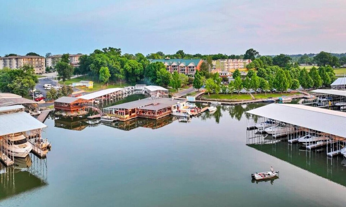Lakewood House | BRAND NEW LISTING DISCOUNT - The Crow's Nest at Turtle Bay Marina