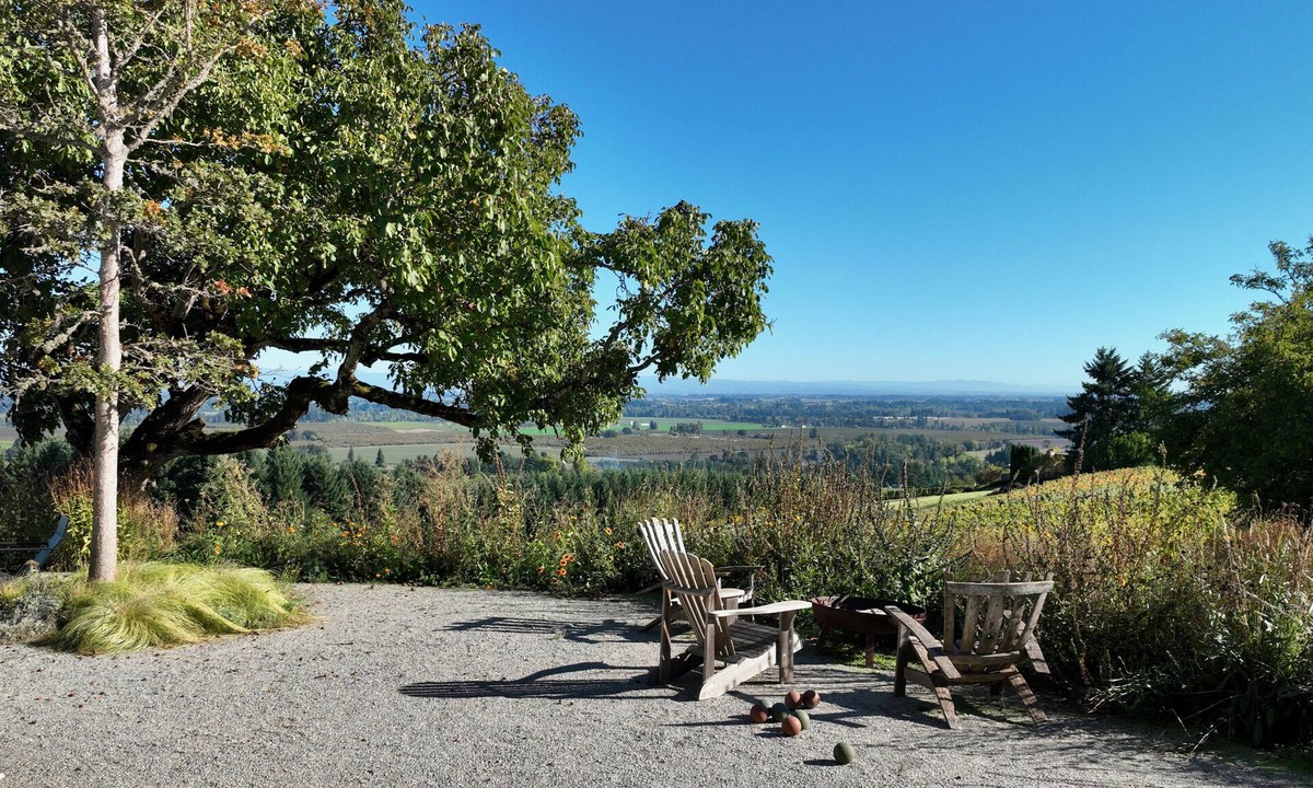Dundee Cottage | Brand new lodging, perched high atop the Dundee Hills @ White Walnut Estate!