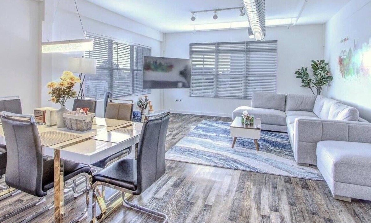 Downtown Memphis Apartment | BRAND NEW Modern Spacious Loft in Downtown with free parking
