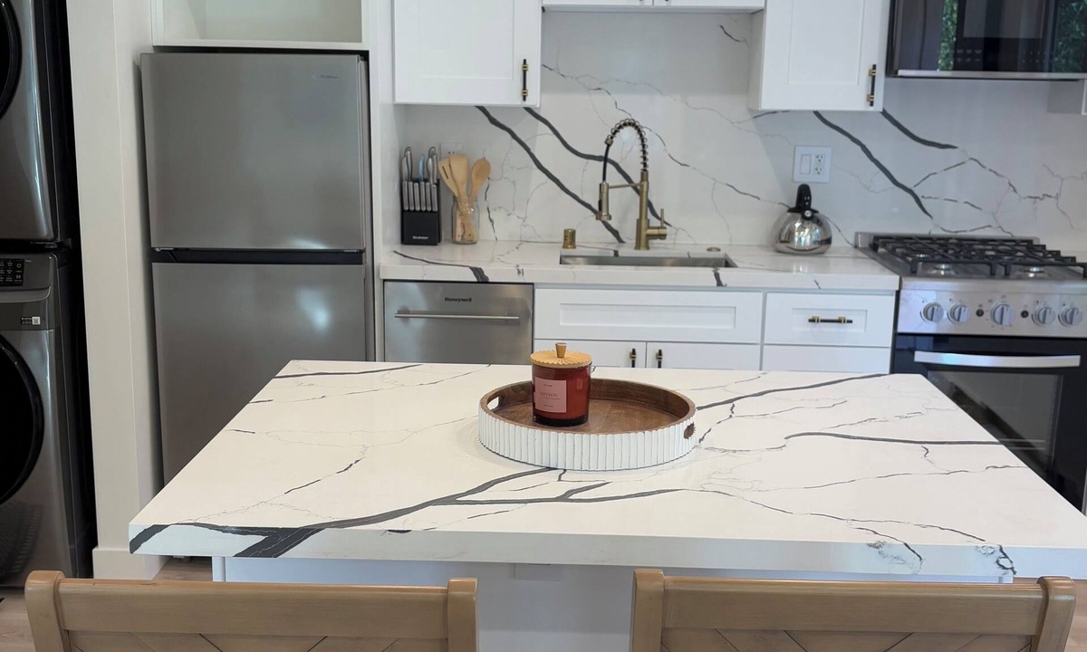 Calabasas Apartment | Brand new modern studio in pleasant and quiet Calabasas.