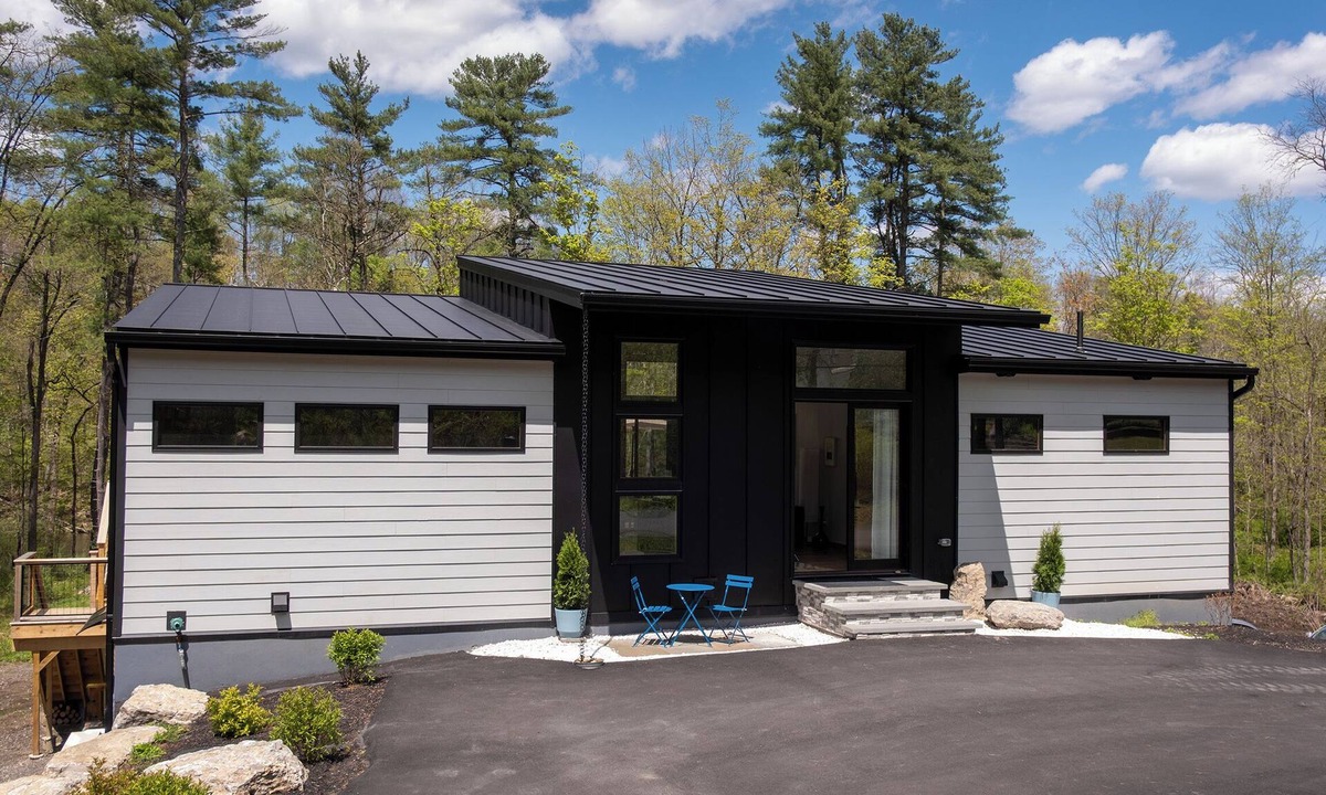 Town of Marbletown House | Brand new riverfront home with private beach, modern, serene, central HV spot.