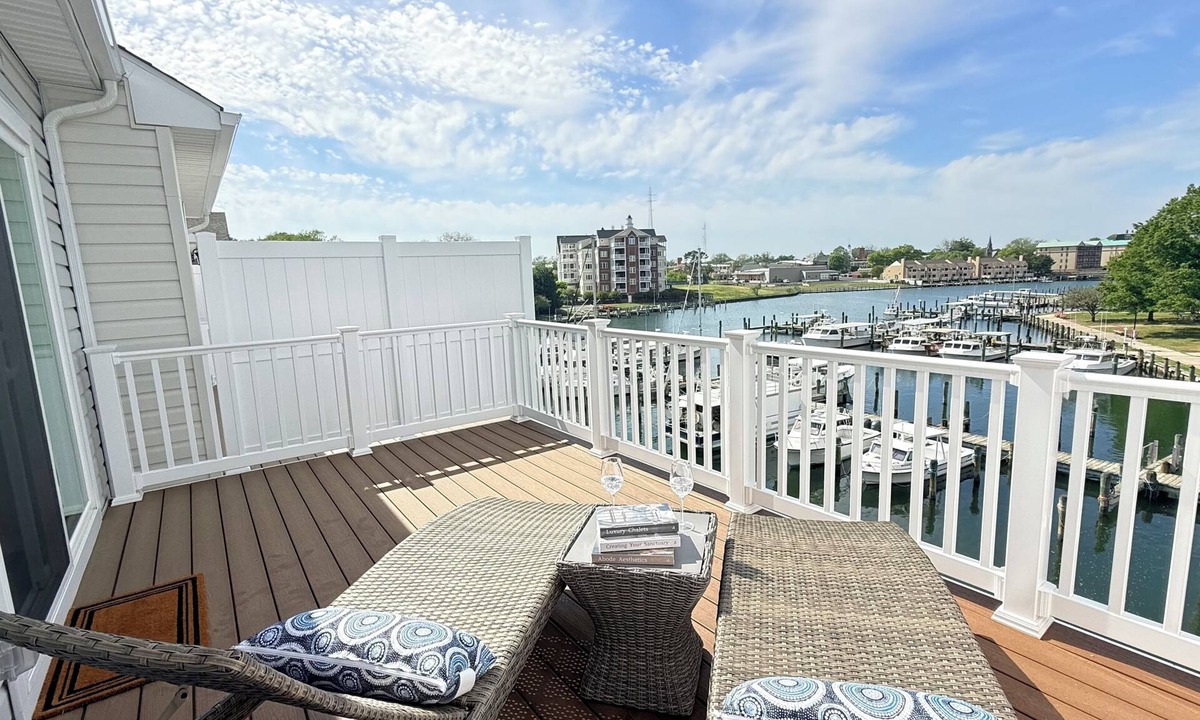 Algonquin House | Brand New Waterfront Home Marina Views Walk Downtown & Events Sleeps 8
