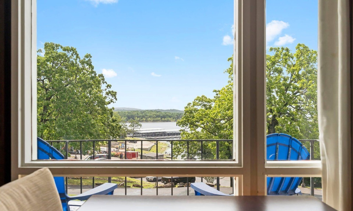Indian Point Condo | Branson Fun- Lakeview Suite w/2 Queens & Resort Perks!