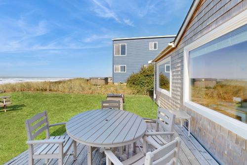 Rockaway Beach House | Breakers Cottage