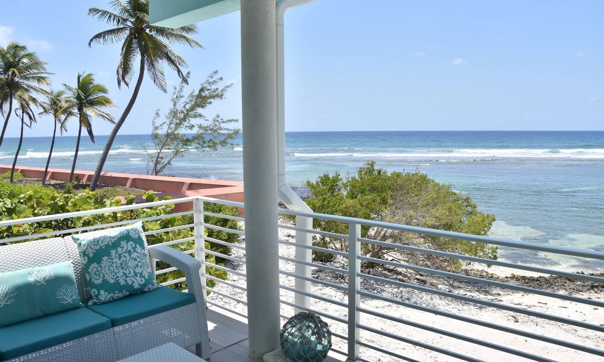 Bodden Town House | Breakers View Beach house perfect place to relax, unwind, sun, swim, snorkel t