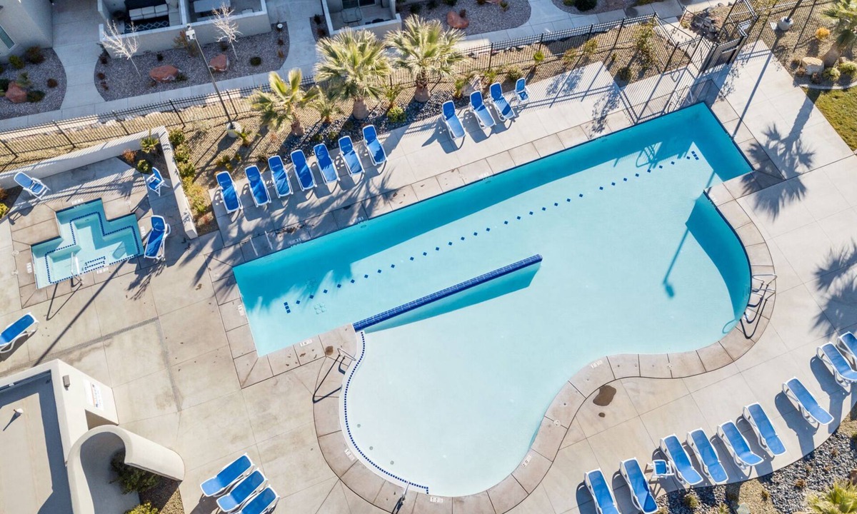 Sienna Hills House | Breakfast at Tiffanys-Dog Friendly POOL OPEN