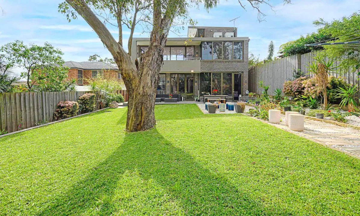 Putney House | Breath-taking Tranquil Duplex | Waterview & Garden